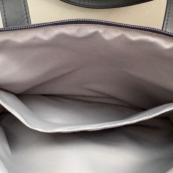 The Away Everywhere Bag in Navy Blue - Picture 8 of 11